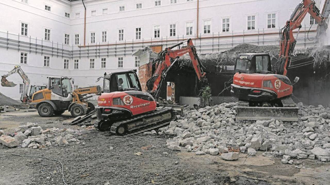 Der Abriss des Panorama Museums und archäologische Grabungen im Innenhof gingen dem vor zwei Wochen erfolgten Spatenstich voraus.   Der Abriss des Panorama Museums und archäologische Grabungen im Innenhof gingen dem vor zwei Wochen erfolgten Spatenstich voraus.