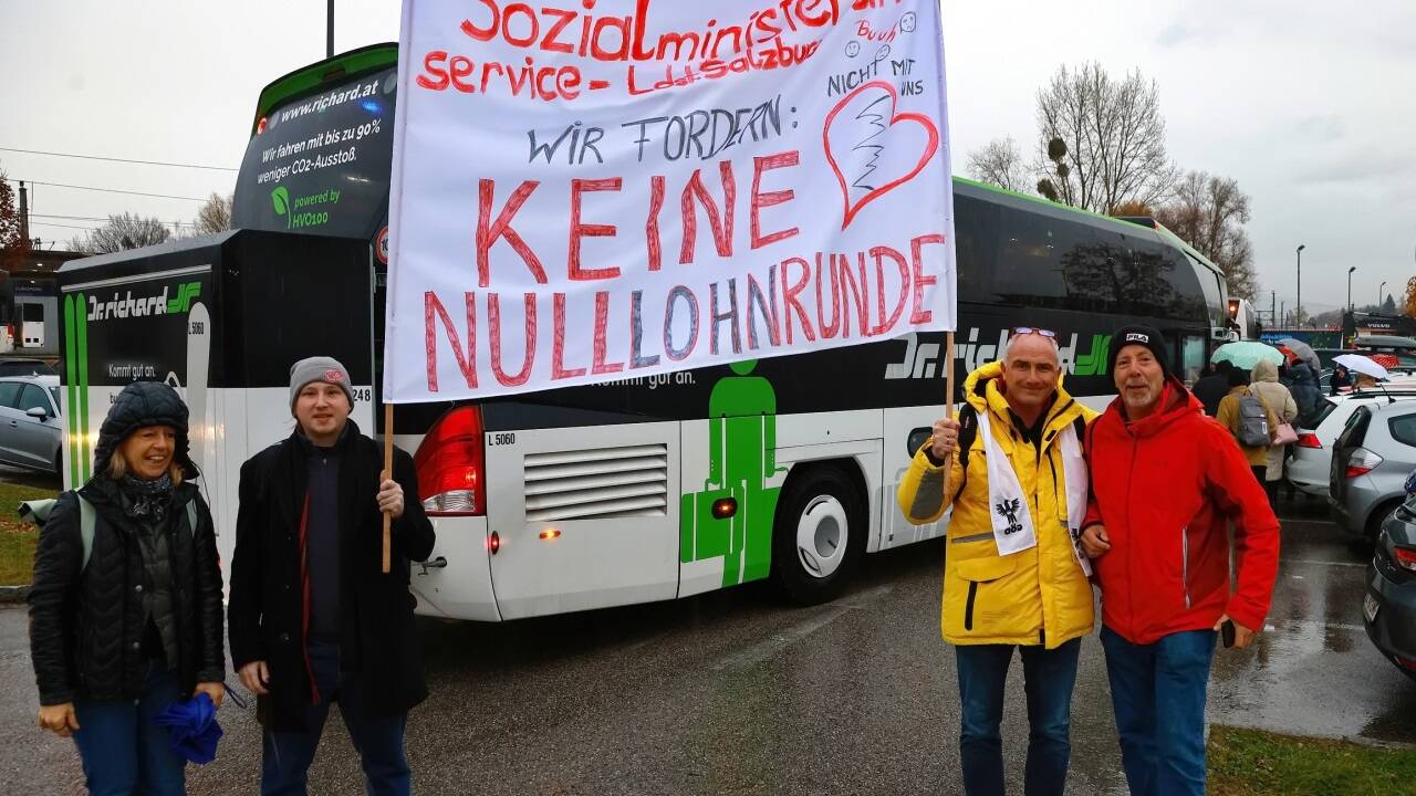 Auch Salzburgerinnen und Salzburger machten sich auf den Weg zur Demo nach Wien – diese fand allerdings nicht statt.  Auch Salzburgerinnen und Salzburger machten sich auf den Weg zur Demo nach Wien – diese fand allerdings nicht statt.