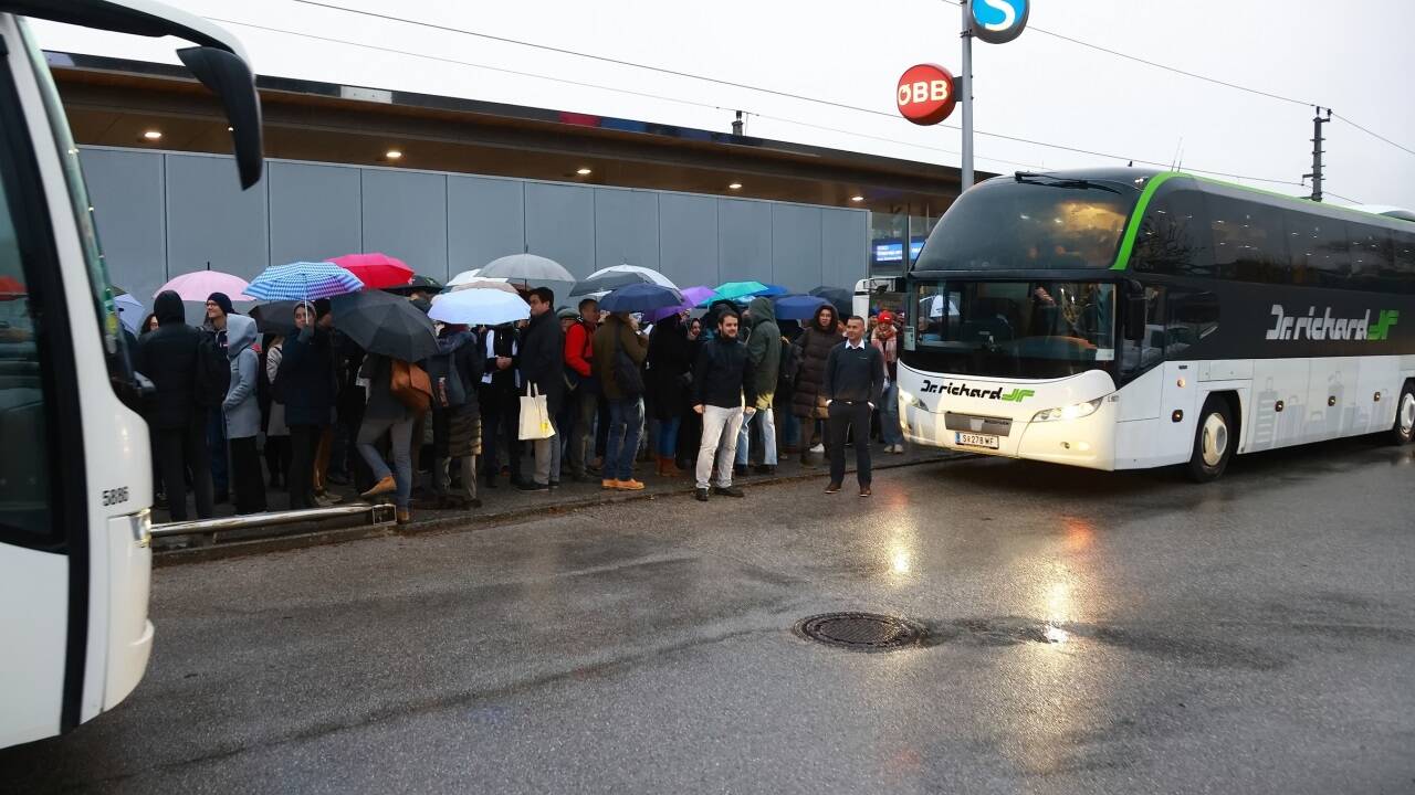Auch Salzburgerinnen und Salzburger machten sich auf den Weg zur Demo nach Wien – diese fand allerdings nicht statt.  Auch Salzburgerinnen und Salzburger machten sich auf den Weg zur Demo nach Wien – diese fand allerdings nicht statt.