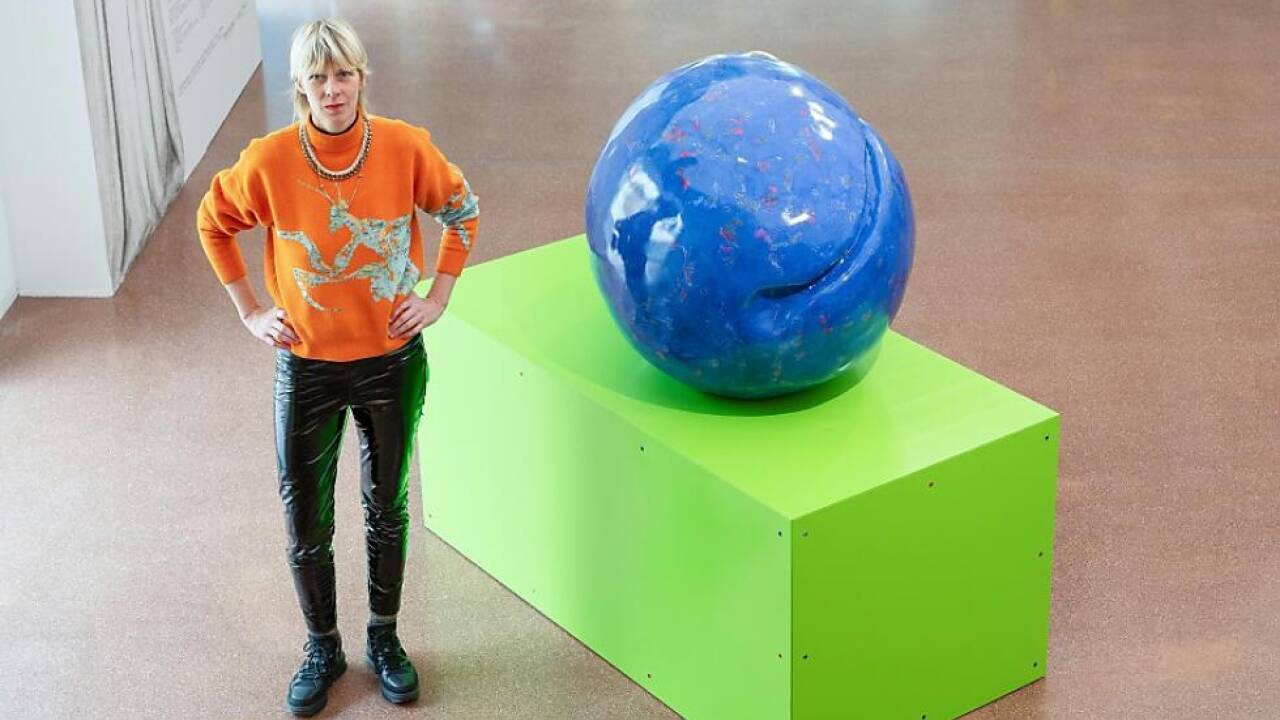 Maru?a Sagadin mit ihren "Blauen Lippen (Kiss-mas)"  Maru?a Sagadin mit ihren 'Blauen Lippen (Kiss-mas)'