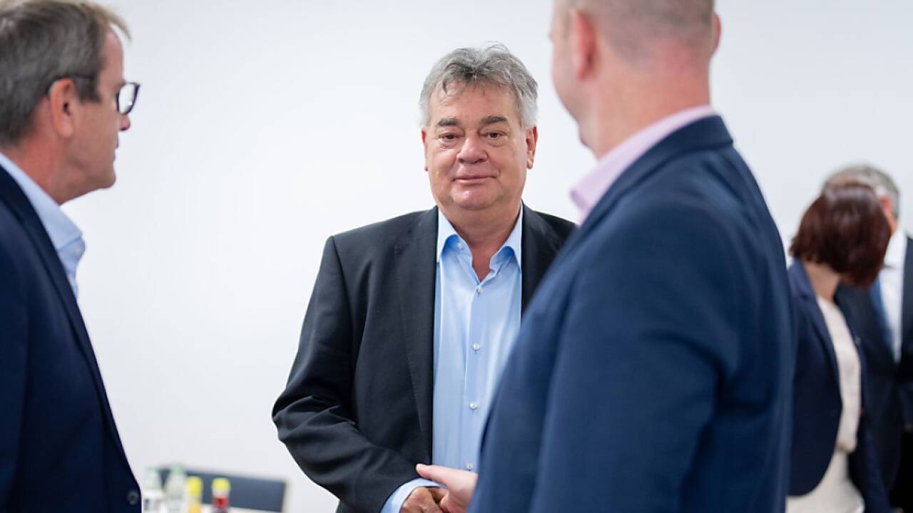 Younion-Vorsitzender Christian Meidlinger, Vizekanzler Werner Kogler (Grüne) und GÖD-Vorsitzender Eckehard Quin.  Younion-Vorsitzender Christian Meidlinger, Vizekanzler Werner Kogler (Grüne) und GÖD-Vorsitzender Eckehard Quin.