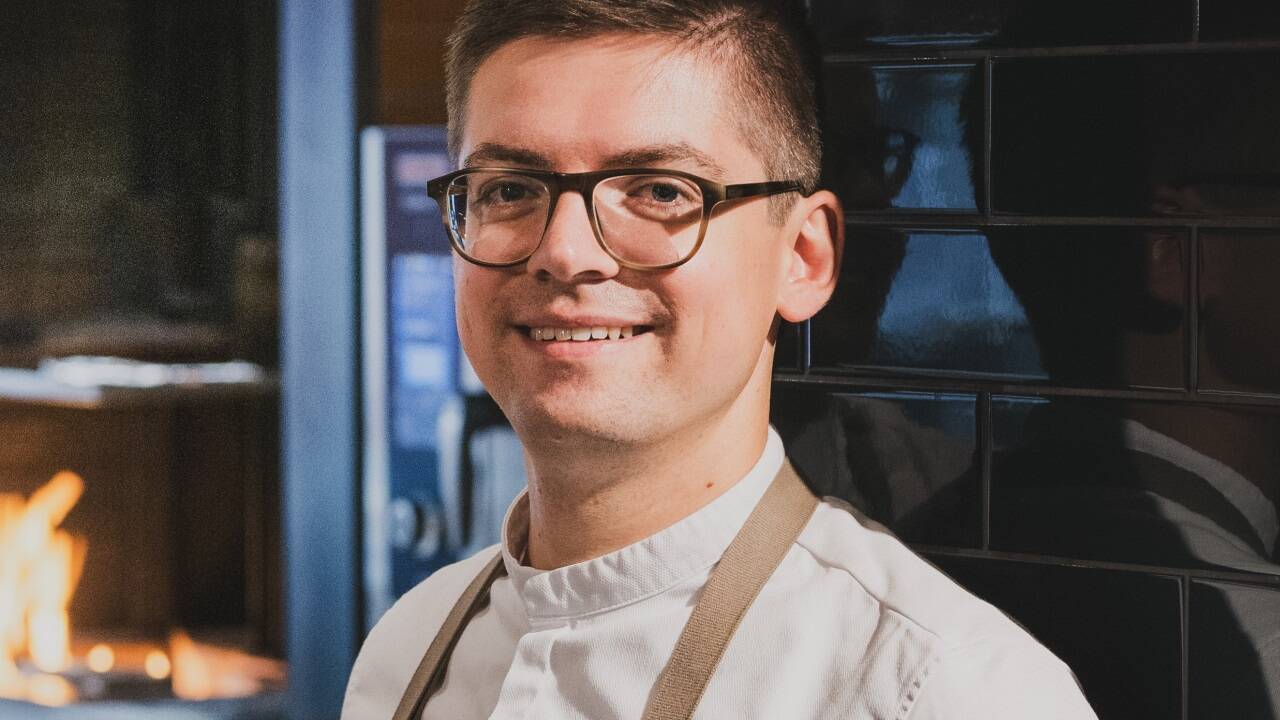 Max Deuker. 