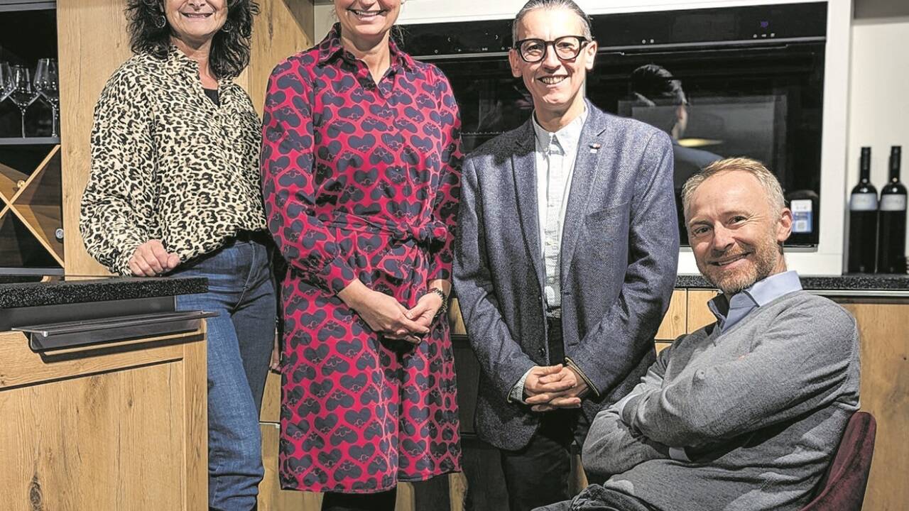 Ein eingespieltes Team: Doris Mang, Stefanie Essl, Obfrau Sandra Perrotta und Wilhelm Wulz (v. l.) von der Maxglaner Wirtschaft sind für ihre Unternehmen und Vereine da.  Ein eingespieltes Team: Doris Mang, Stefanie Essl, Obfrau Sandra Perrotta und Wilhelm Wulz (v. l.) von der Maxglaner Wirtschaft sind für ihre Unternehmen und Vereine da.