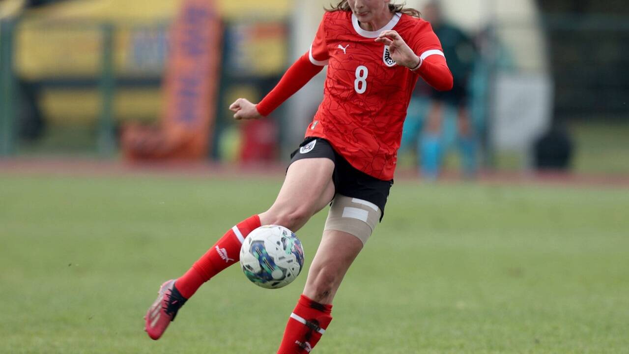 Greta Spinn.   Greta Spinn.