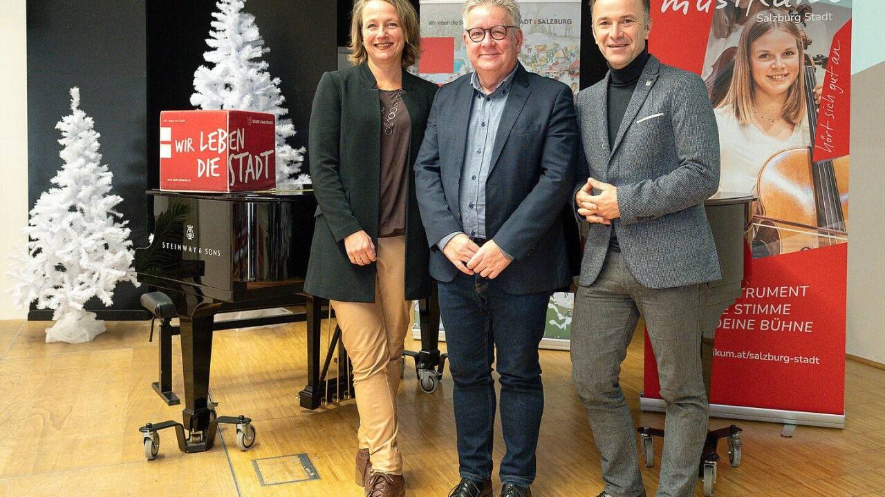 Dagmar Aigner (Kulturabteilung der Stadt), Musikum-Stadtchef Ludwig Nussbichler und Bürgermeister Bernhard Auinger (SPÖ) Dagmar Aigner (Kulturabteilung der Stadt), Musikum-Stadtchef Ludwig Nussbichler und Bürgermeister Bernhard Auinger (SPÖ)