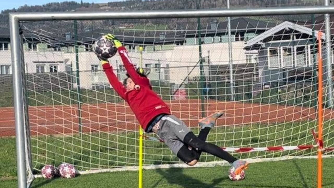 In Kuchl wird auf dem Kunstrasen trainiert.  In Kuchl wird auf dem Kunstrasen trainiert.