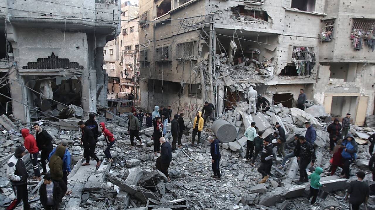 Nach einem gestrigen Luftangriff Israels auf Nuseirat 