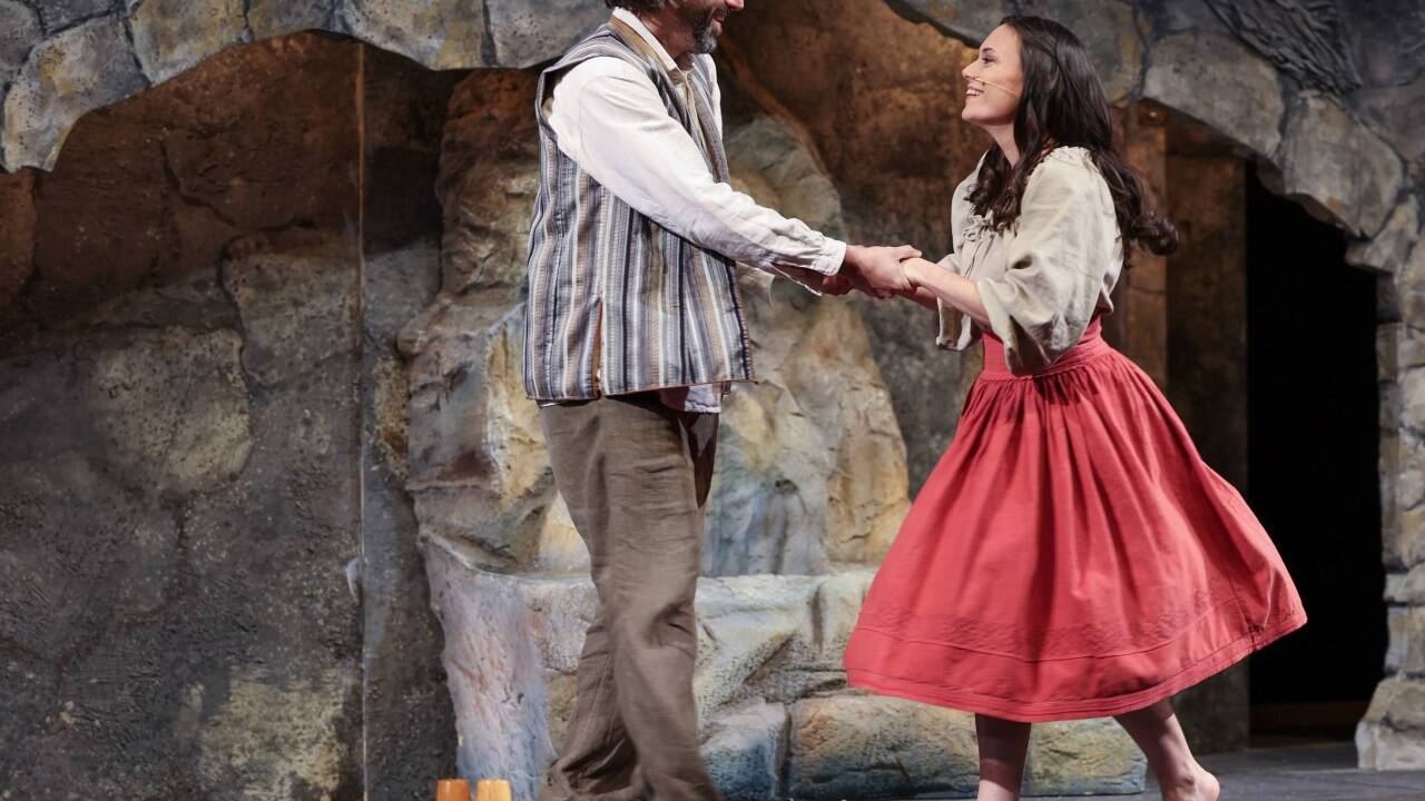 Bernhard Teufl (als Josef) und Eva Schinwald (Maria) 
