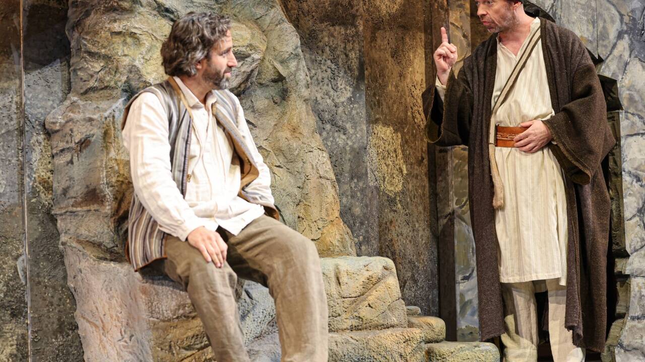 Bernhard Teufl (als Josef) und Edwin Hochmuth (als Rabbi) 
