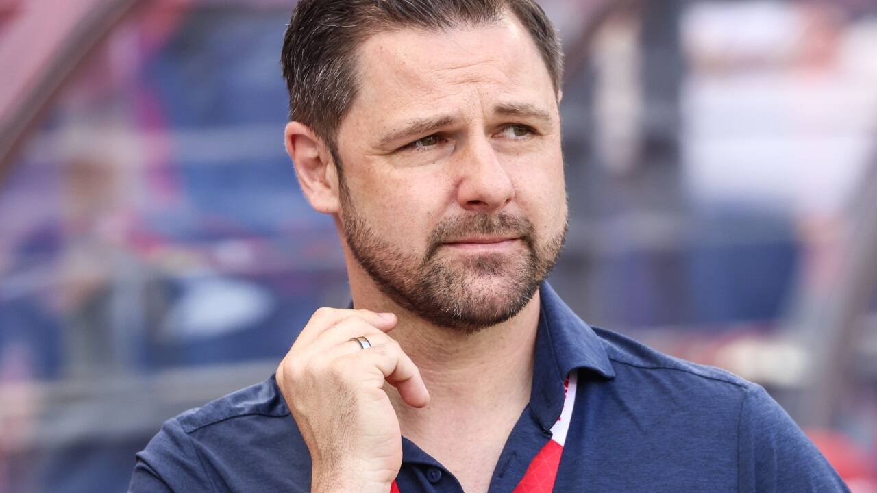 Salzburg-Sportdirektor Bernhard Seonbuchner will im Winter einen neuen Abwehrchef holen.  