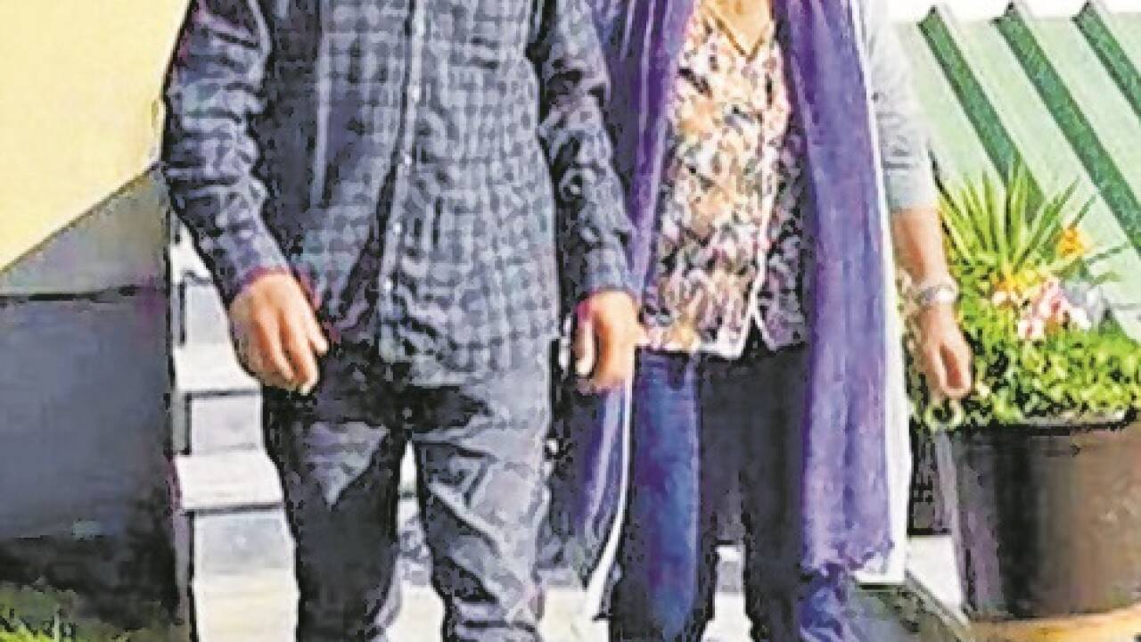 Auch in einem Interview für die ORF-TV-Sendung „Thema“ versicherten die Eltern der IS-Anhängerin, ihre Tochter und deren Kinder aufnehmen zu können und sich um die Enkelkinder kümmern zu wollen.  Auch in einem Interview für die ORF-TV-Sendung „Thema“ versicherten die Eltern der IS-Anhängerin, ihre Tochter und deren Kinder aufnehmen zu können und sich um die Enkelkinder kümmern zu wollen.