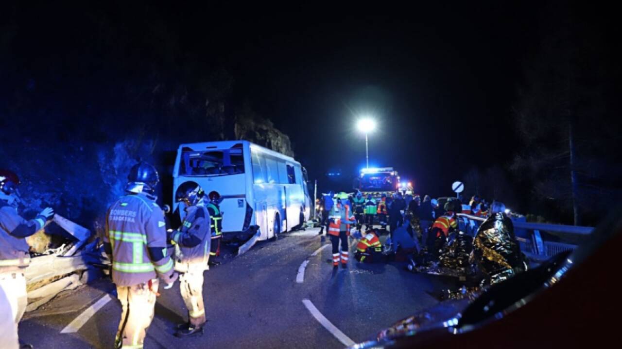 Im Bus saßen 46 Passagiere und der Fahrer 