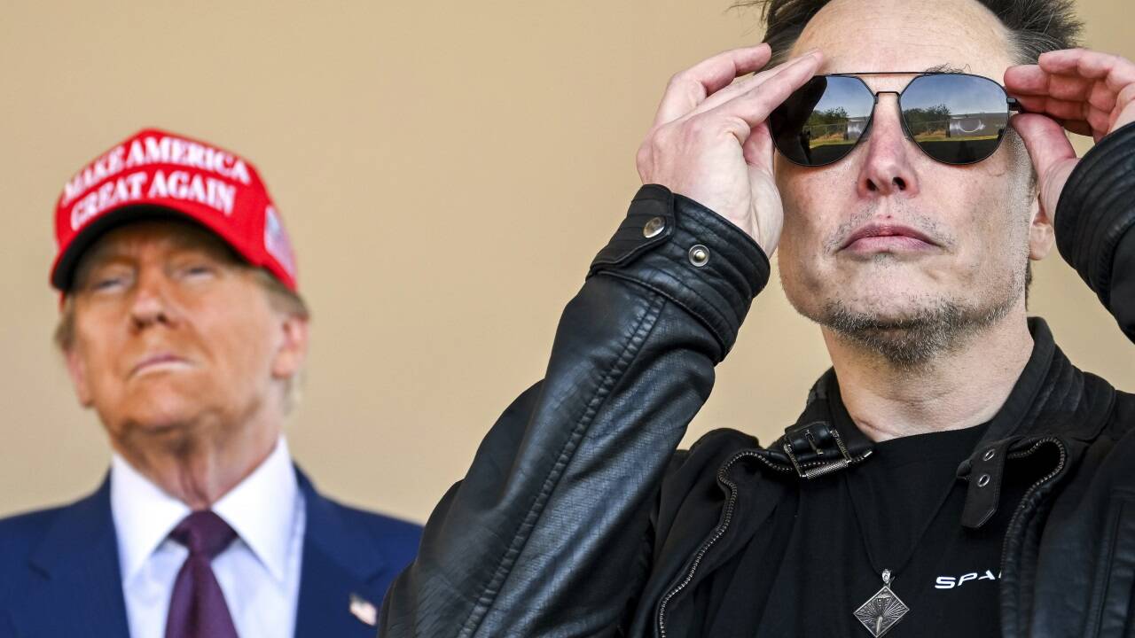 Donald Trump, im Hintergrund, und Milliardär Elon Musk.  Donald Trump, im Hintergrund, und Milliardär Elon Musk.