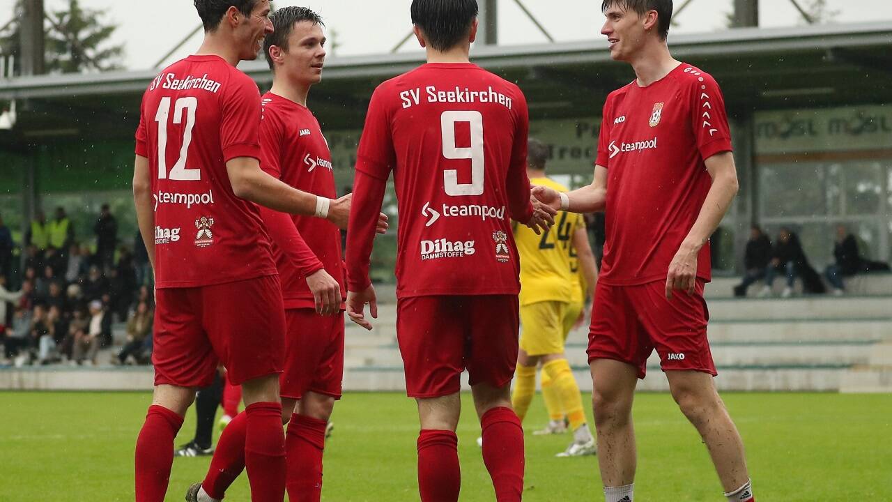 Stefan Fuchsberger (2. v. l.) wechselt innerhalb der Salzburger Liga. 