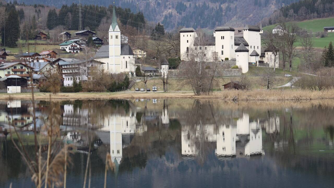 Der Goldegger See und das Schloss zogen im Sommer viele Wildcamper an.  