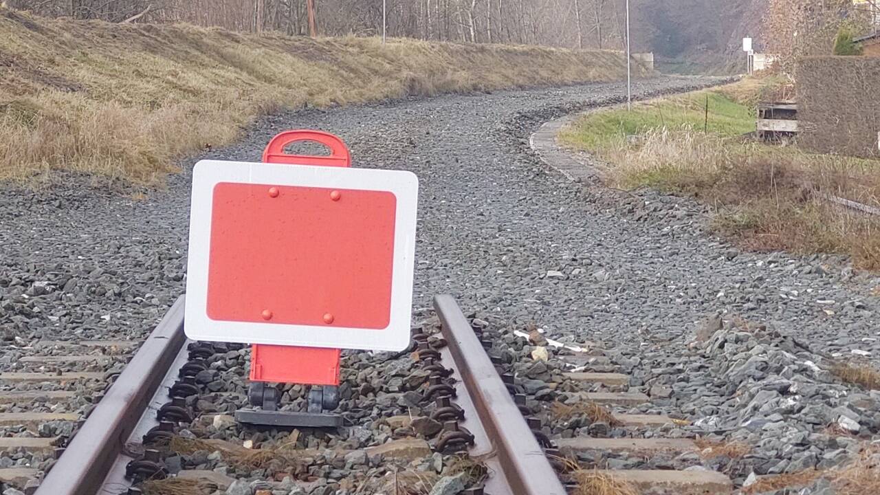 Zwischen Mittersill und Rettenbach liegt die Trasse zwischen der Salzach und einem steilen Hang. Die Zufahrt ist schwierig. 