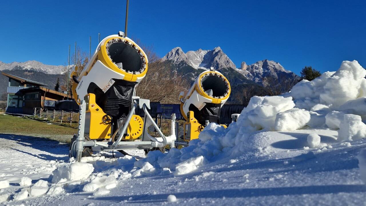 Am Mittwoch voriger Woche kam die Genehmigung für die Beschneiung beim Ritzensee. Seit dem Wochenende wird wieder technischer Schnee produziert.  Am Mittwoch voriger Woche kam die Genehmigung für die Beschneiung beim Ritzensee. Seit dem Wochenende wird wieder technischer Schnee produziert.