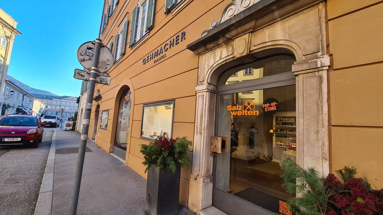 Die Salzwelten sind bis 6. Jänner mit einem Pop-up-Store mit Salzprodukten, Geschenkideen und vergünstigten Eintrittskarten am Waagplatz vertreten.  