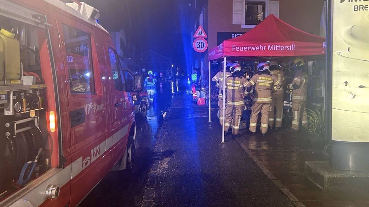 Bilder von dem Verkehrsunfall in Mittersill. 
