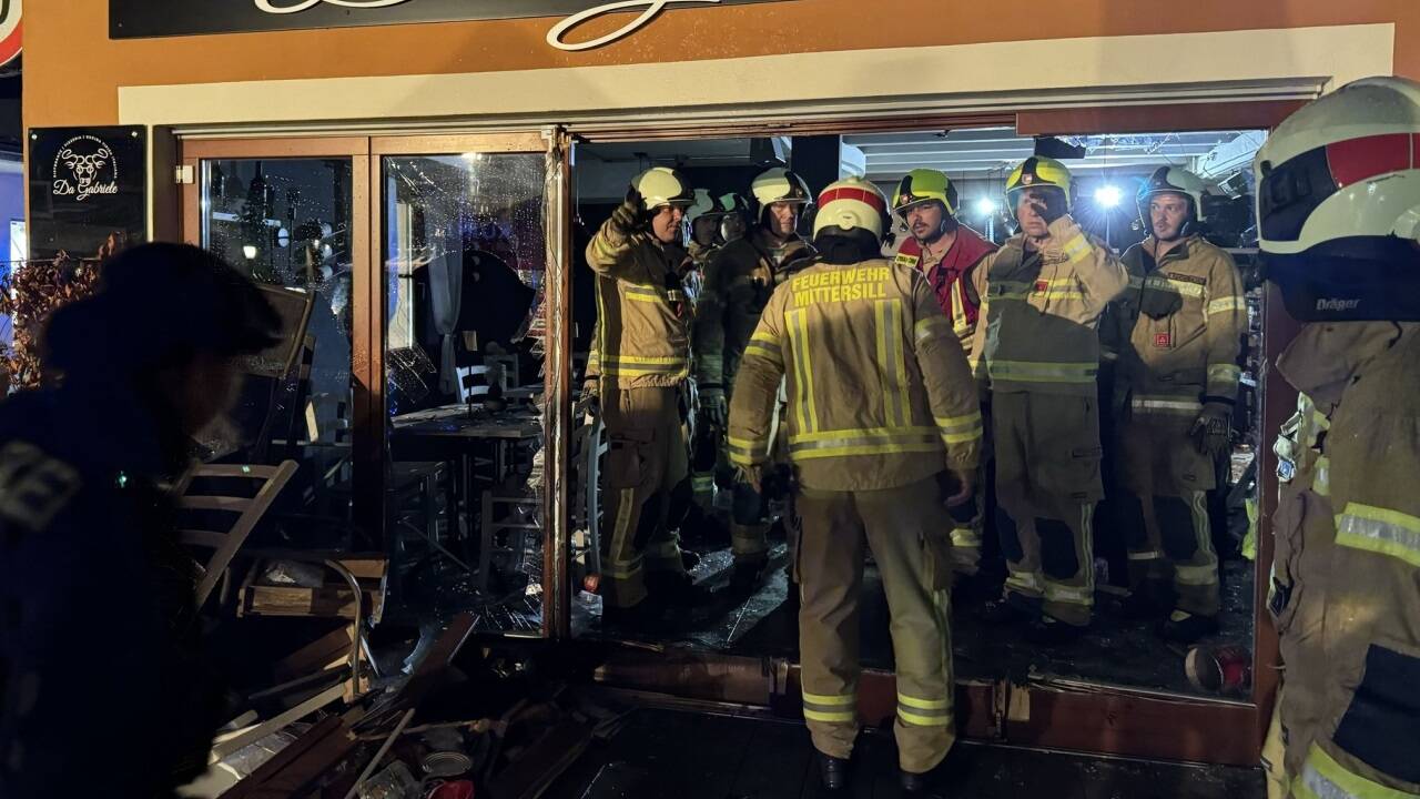 Bilder von dem Verkehrsunfall in Mittersill. 