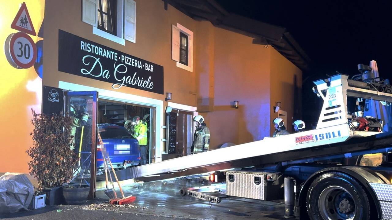 Bilder von dem Verkehrsunfall in Mittersill. 