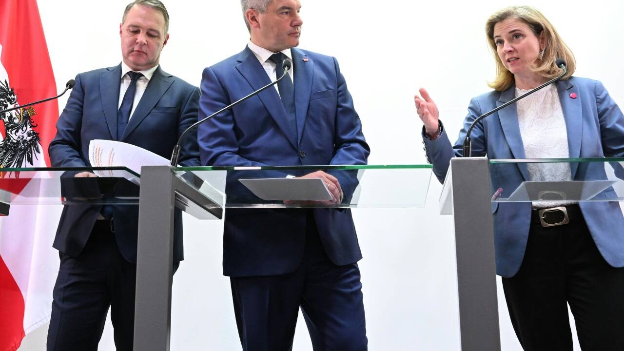 Die nicht ganz einfache Suche nach dem Kompromiss: Andreas Babler, Karl Nehammer, Beate Meinl-Reisinger. Die nicht ganz einfache Suche nach dem Kompromiss: Andreas Babler, Karl Nehammer, Beate Meinl-Reisinger.