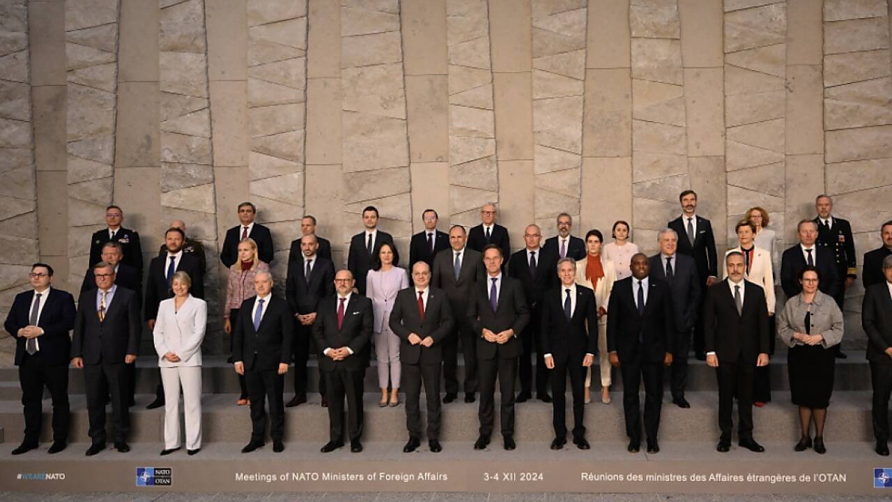 NATO-Au§enminister warnen vor Russland NATO-Au§enminister warnen vor Russland