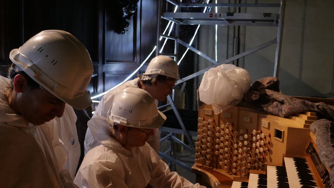 Feinschliff für die große Orgel.  Feinschliff für die große Orgel.
