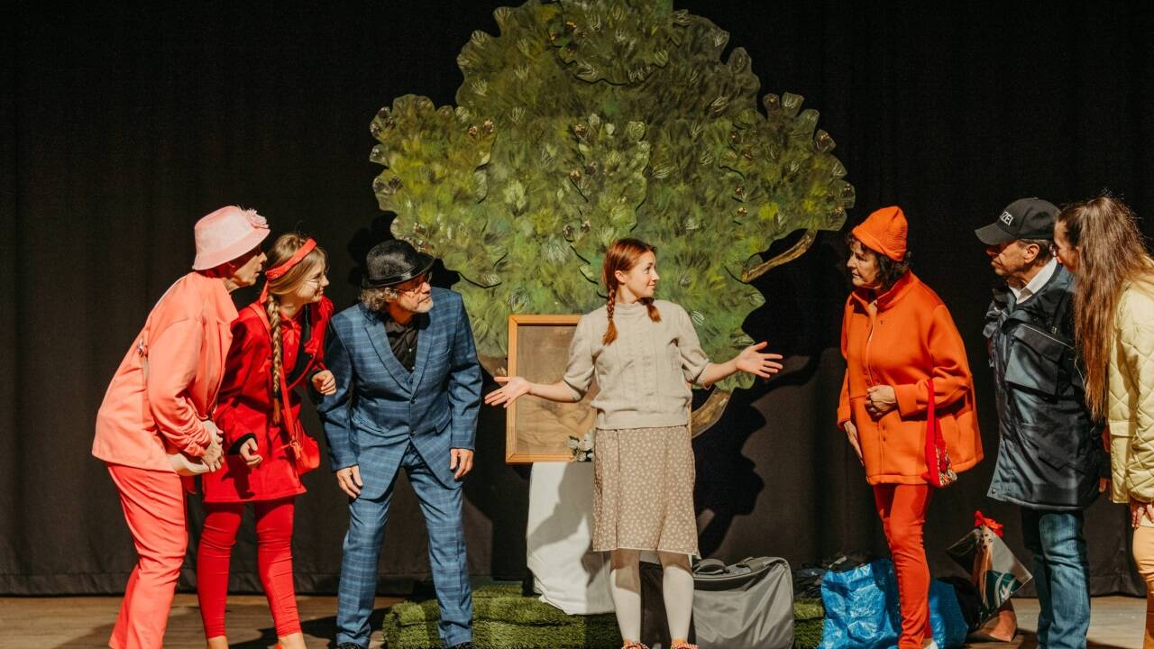 Ausgehend vom Kinderbuch-Klassiker „Heidi“ baut das Theater Mokrit in Mauterndorf sein neues Stück. Ausgehend vom Kinderbuch-Klassiker „Heidi“ baut das Theater Mokrit in Mauterndorf sein neues Stück.