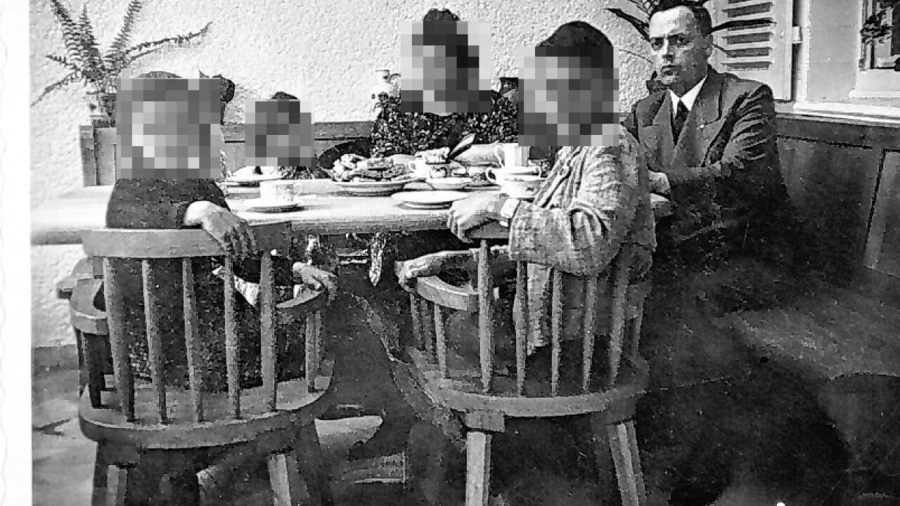 Familie Liebehenschel zu Pfingsten im Jahr 1942 in St. Gilgen: KZ-Kommandant Arthur Liebehenschel mit seiner Frau und den drei Kindern. 