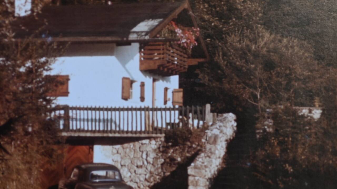 Das Haus am Wolfgangsee im März 1963. Die Familie  