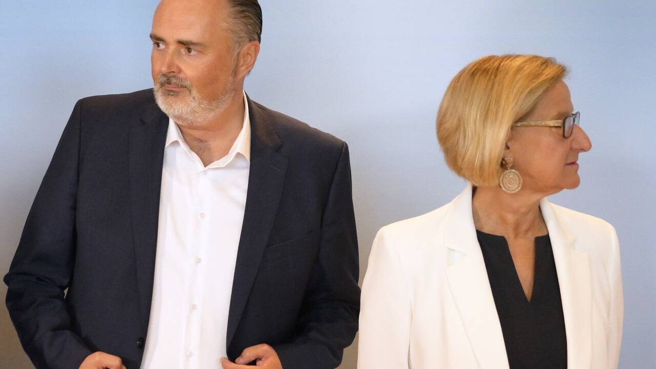 Kritische Blicke in die eigenen Parteien: Hans Peter Doskozil, Johanna Mikl-Leitner. Kritische Blicke in die eigenen Parteien: Hans Peter Doskozil, Johanna Mikl-Leitner.