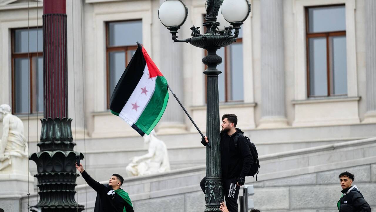 Österreich setzt Asylverfahren aus.  Österreich setzt Asylverfahren aus.