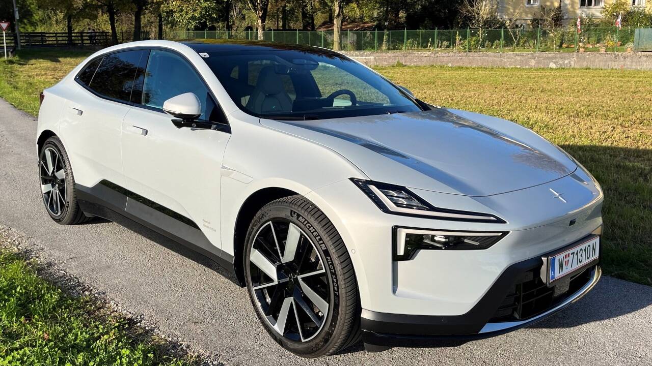  Weiß steht dem Polestar 4 ganz besonders gut. 
