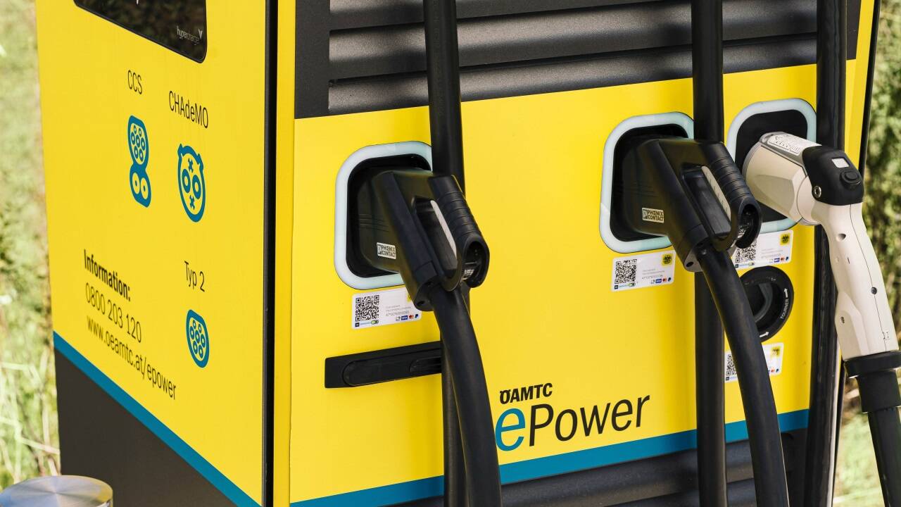 Wer E-Auto fährt, kann die E-Prämie jedes Jahr neu beantragen.  