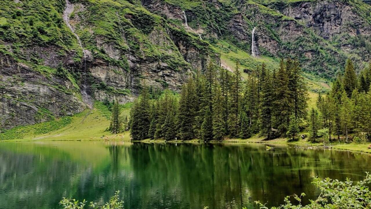 Österreichs Nationalparks könnten deutlich größer sein (Im Bild: Der Hintersee im Felbertal in Mittersill). 