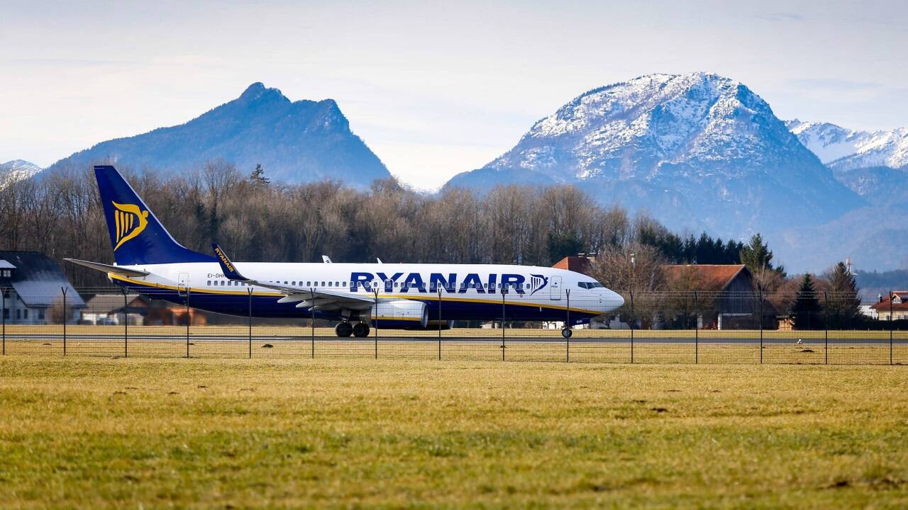 Die Ryanair fliegt seit 2003 ab und nach Salzburg. Die Ryanair fliegt seit 2003 ab und nach Salzburg.