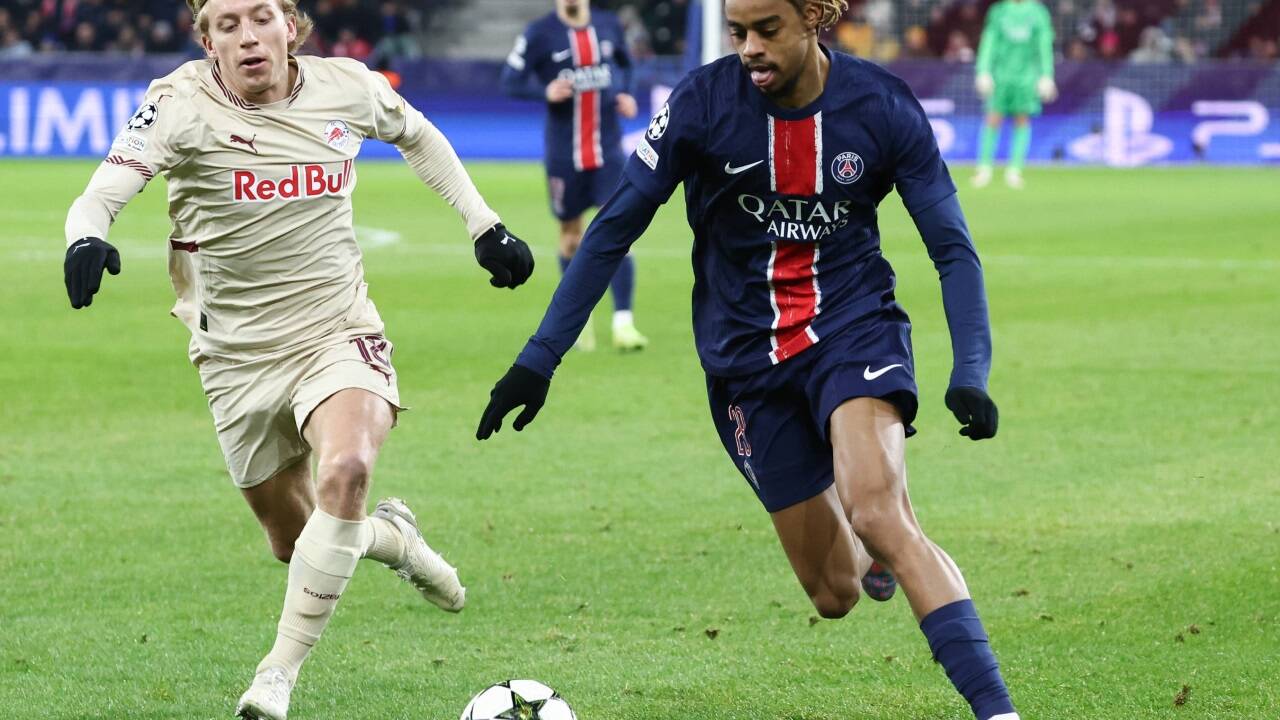 Mads Bidstrup und die Salzburger hatten gegen Bradley Barcola und Co. oft das Nachsehen. 