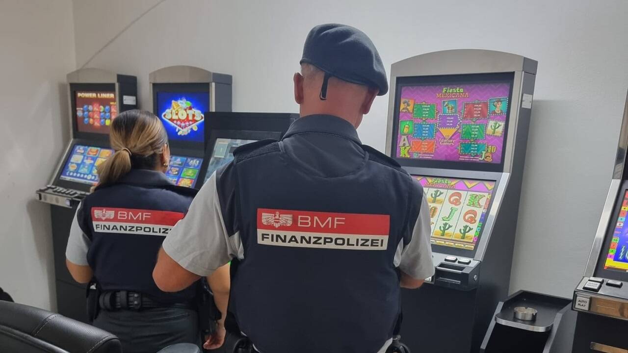 Die Finanzpolizei war auch in Salzburg im Einsatz.  Die Finanzpolizei war auch in Salzburg im Einsatz.