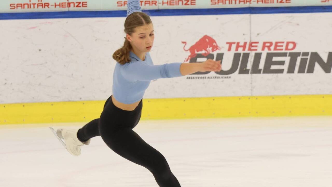 Flora Schaller beim Training in der Eislaufhalle im Volksgarten. Bilder (3): egbi 