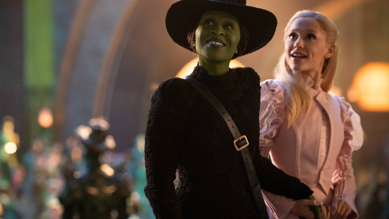 Wer grün ist, hat’s nicht leicht: Cynthia Erivo und Araiana Grande spielen in der Musicalverfilmung „Wicked“. 