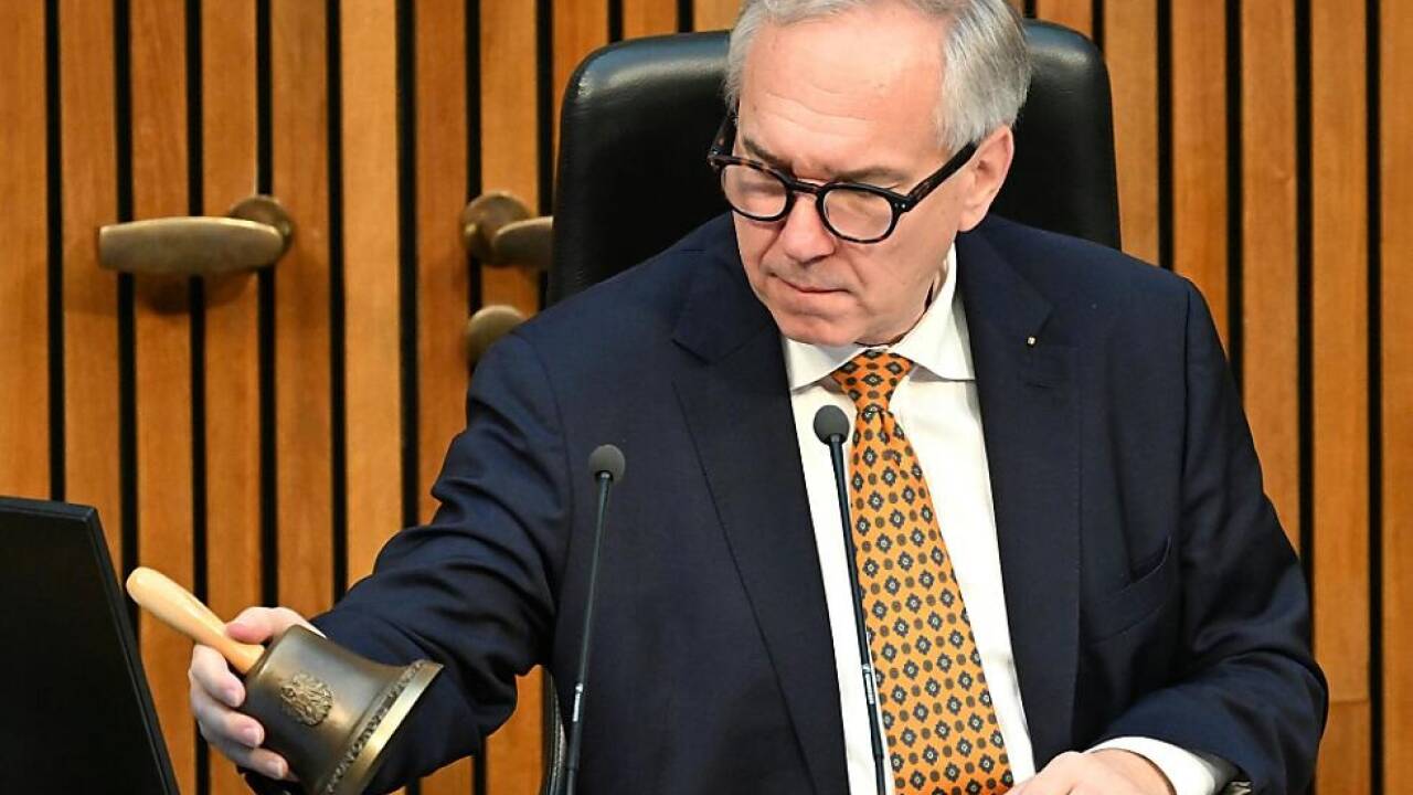 Erste Vorweihnachtssitzung für den neuen Präsidenten  Erste Vorweihnachtssitzung für den neuen Präsidenten