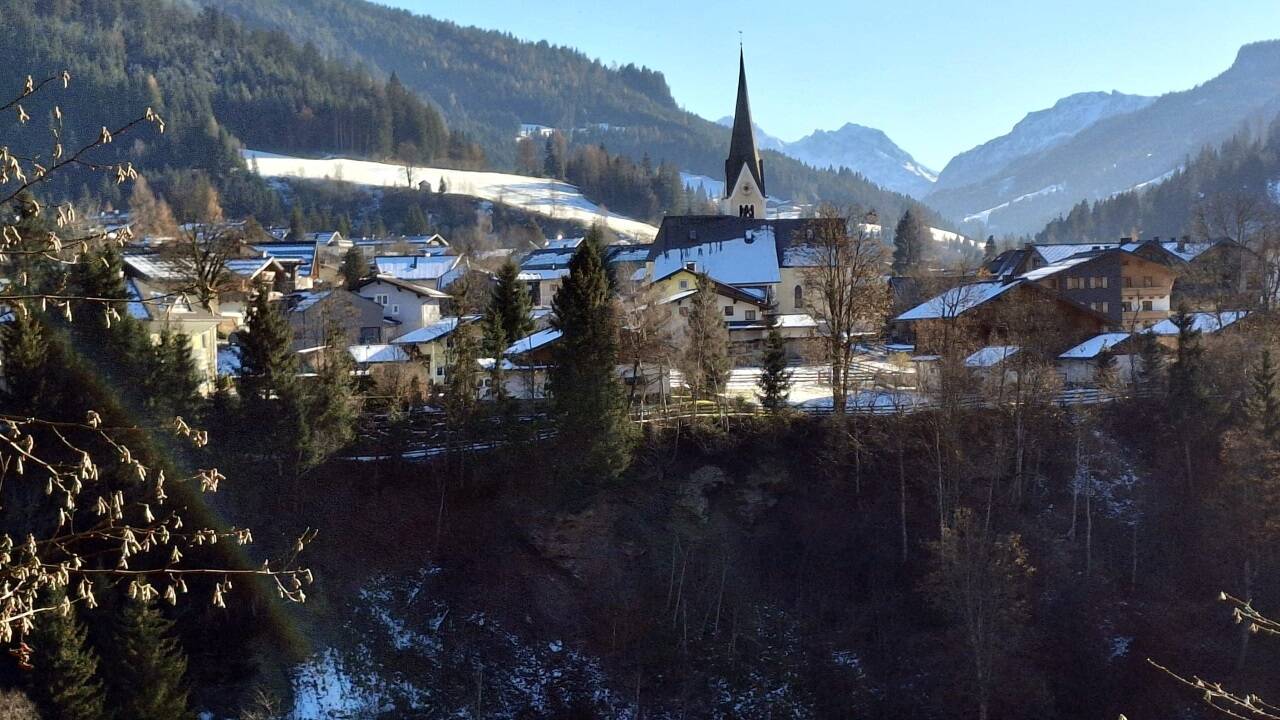 Der Blick von der Sonnseite am Öbristkopf zum Wagrainer Kirchboden. 