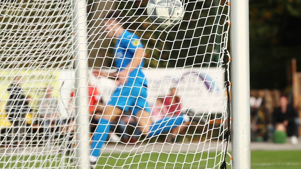 Auch Unterhausvereine haben schöne Tore: Hier traf der Bürmooser Nedim Suljic. Auch sein Verein taucht im Opta Power Ranking auf. 