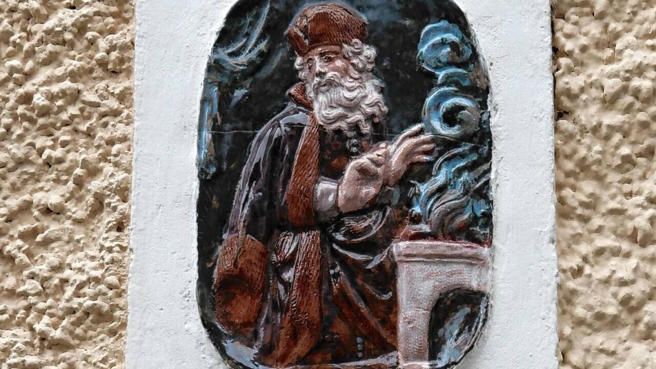 Die Kachel hat viel zu erzählen.  
