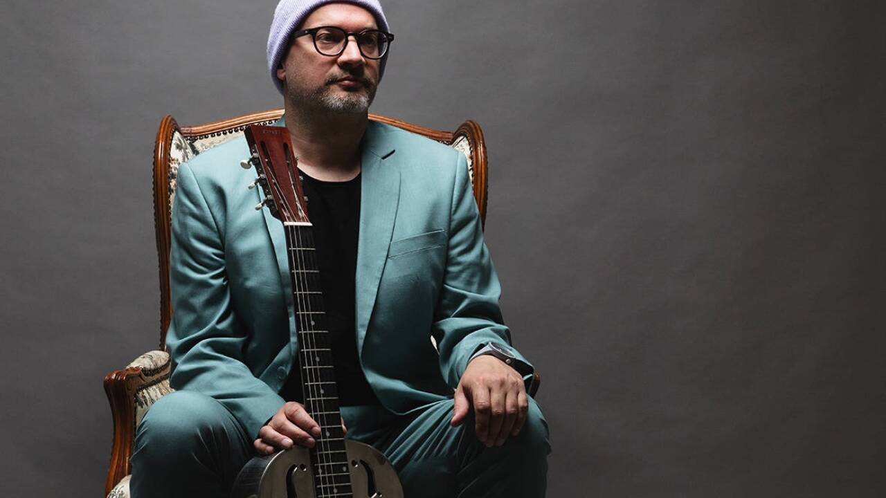 Der Salzburger Gitarrist Chris Neuschmid. Der Salzburger Gitarrist Chris Neuschmid.