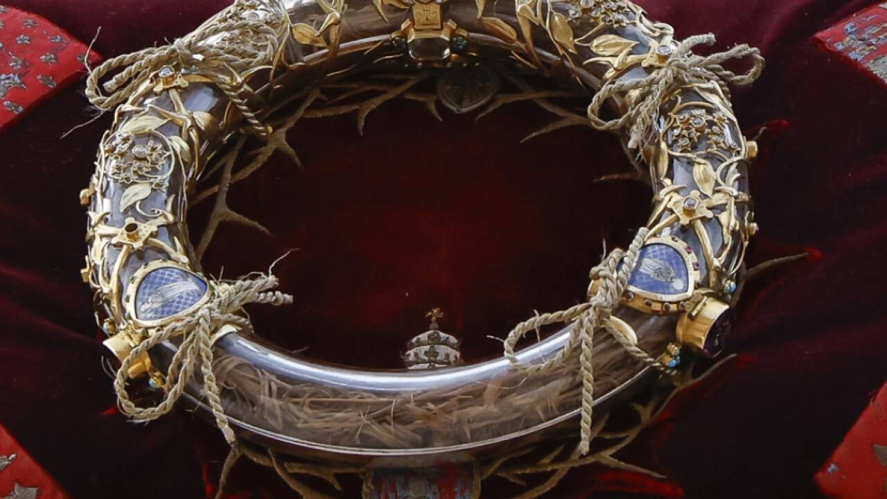 Derzeit befindet sich die Reliquie in einem transparenten Ring 