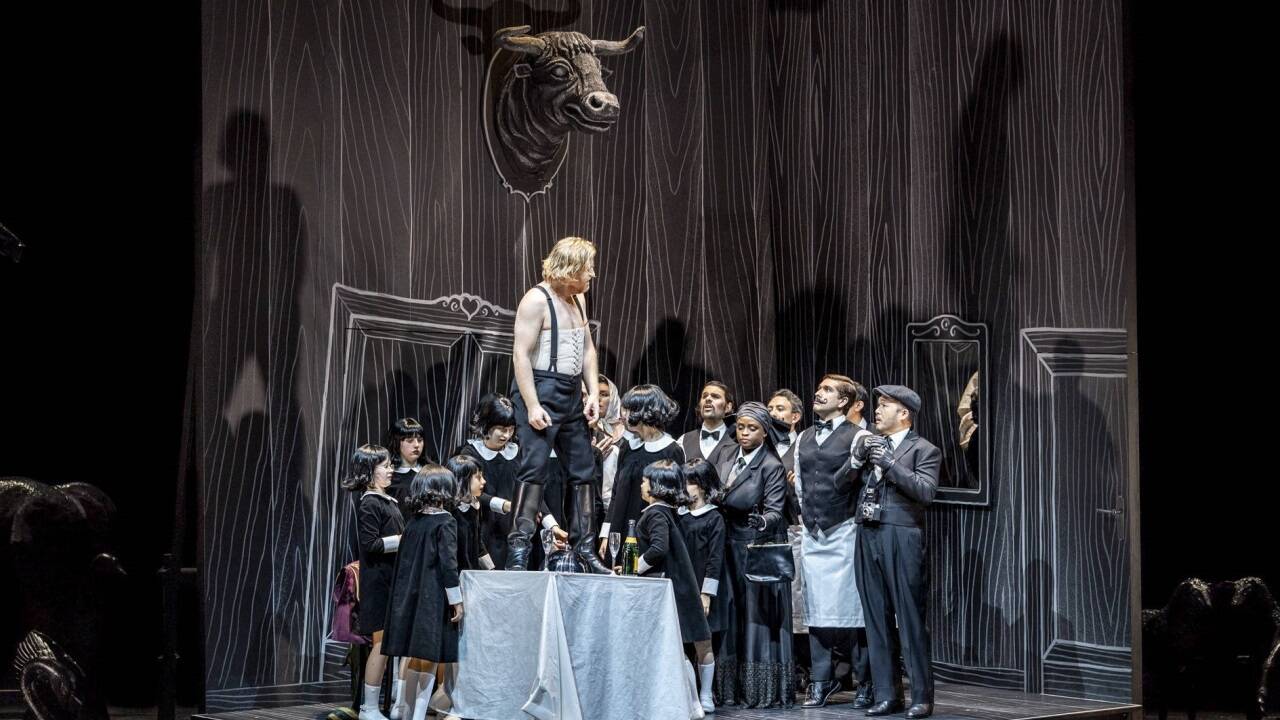 Kinderchor, Chor, Johannes Maria Wimmer (Ochs), Abongile Fumba (Annina), Jakob Nistler (Wirt), Jason Lee (Valzacchi). 