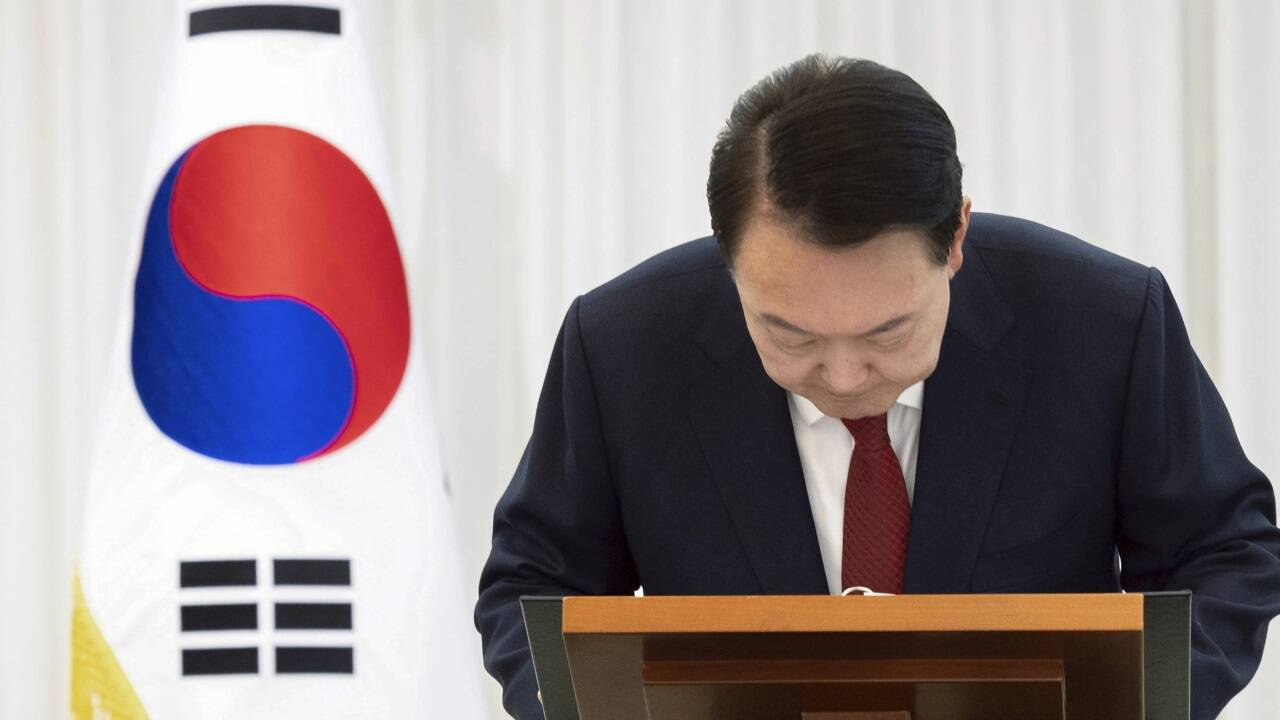 Der südkoreanische Präsident Yoon Suk-yeol hat sein Land in eine schwere politische Krise gestürzt. 