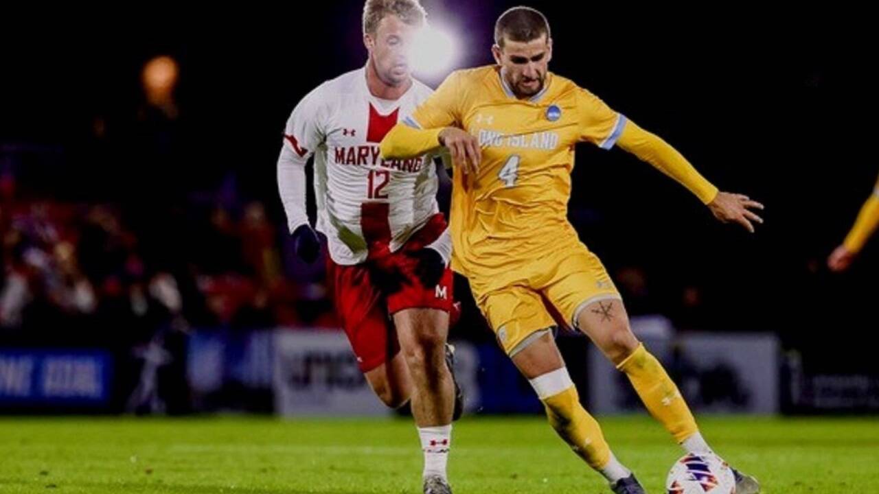 Niklas Thanhofer am Ball. Mit dem Team der Long Island University gewann er die Northeast Conference. Niklas Thanhofer am Ball. Mit dem Team der Long Island University gewann er die Northeast Conference.